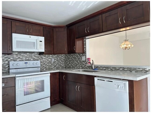 Building Photo - 4726 SW 67th Ave Unit F7 Rental