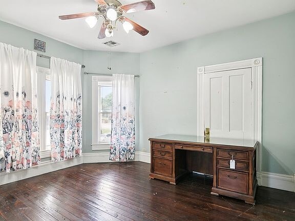 Photo - 250 N Main St