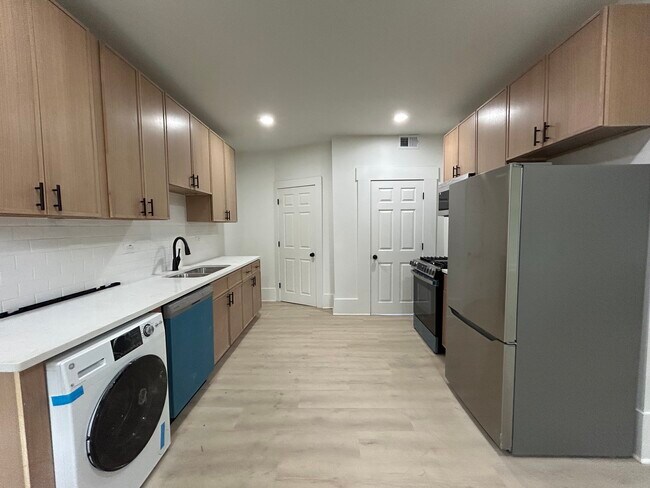 Photo - 2301 N Leavitt St Unit 2RR