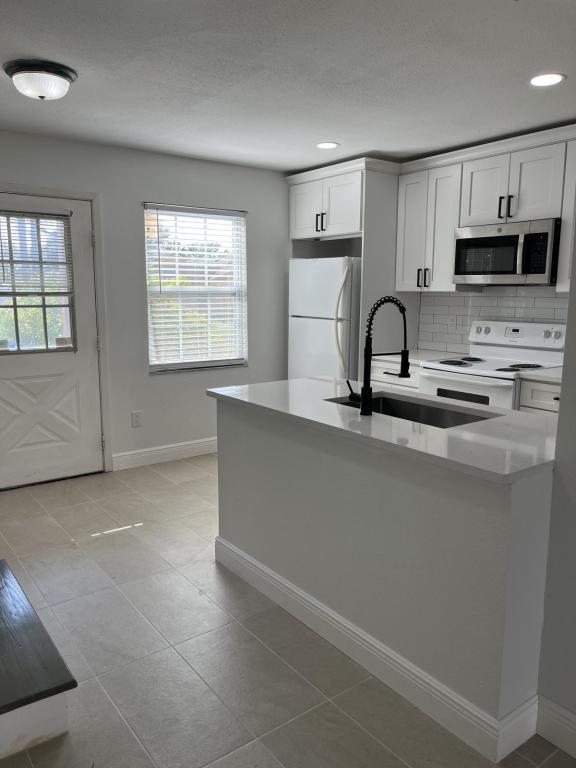 Photo - 7617 Tamarind Ave