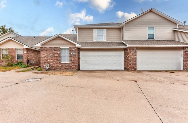 Building Photo - 917 Rambling Oaks Dr