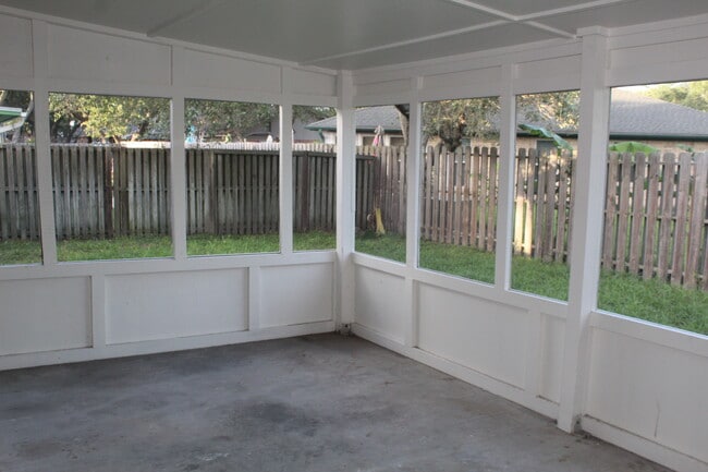 Photo - 1414 N Live Oak St