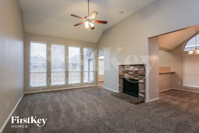 Photo - 136 Woodcreek Dr