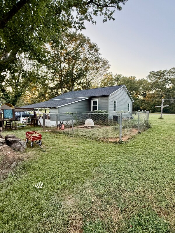 Photo - 245 Church St