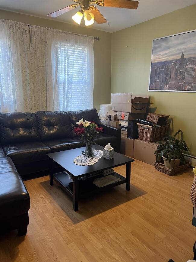 Photo - 405 Ave E