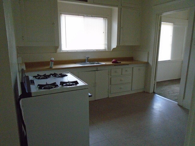 Photo - 1027 H St Unit H Street 1027