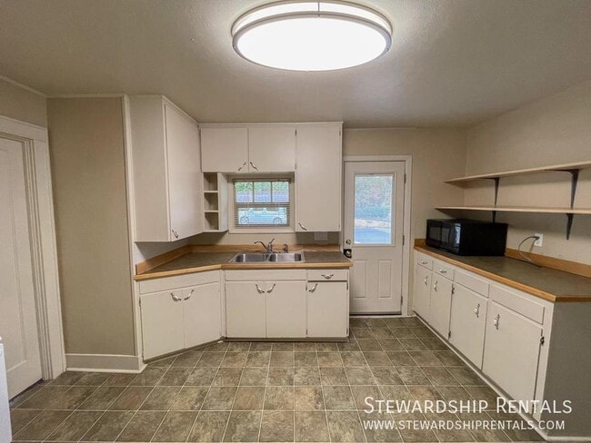 Photo - 1697 Orchard St