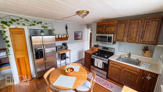 Photo - 14 West St Unit B
