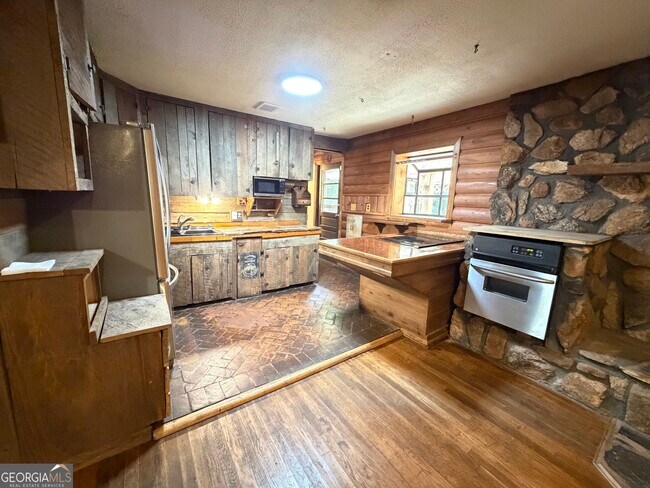 Photo - 1054 College Station Rd