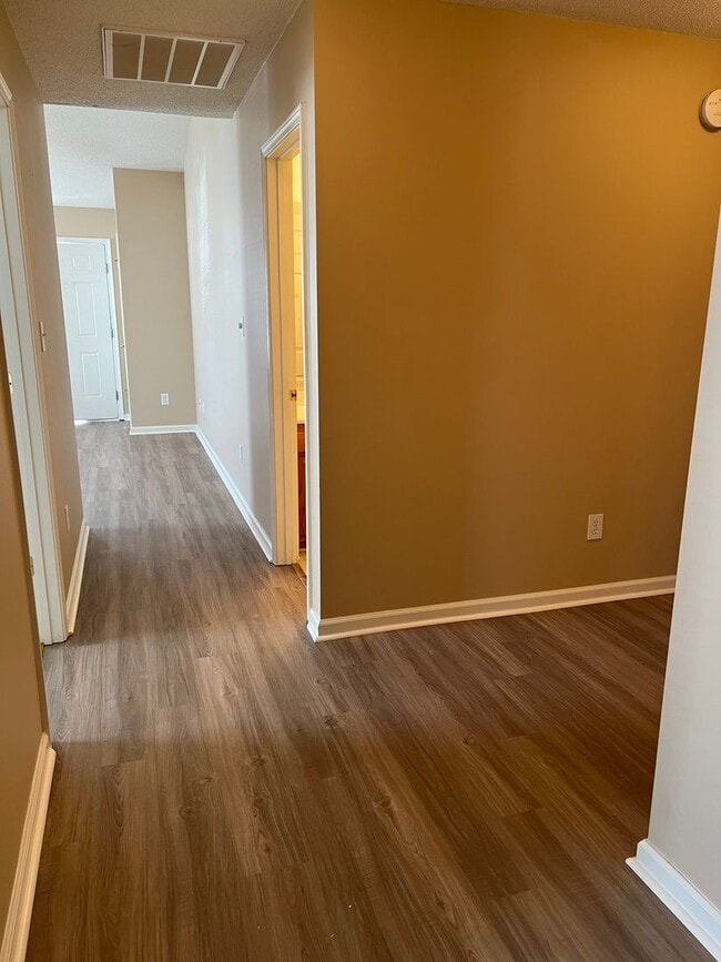 Photo - 162 Springwood Ln