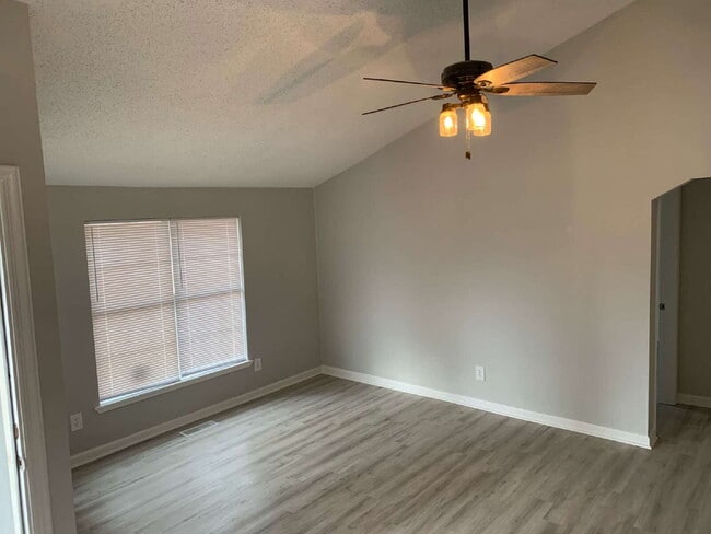 Outstanding 3-Bedroom Home in the Heart of... - Outstanding 3-Bedroom Home in the Heart of...
