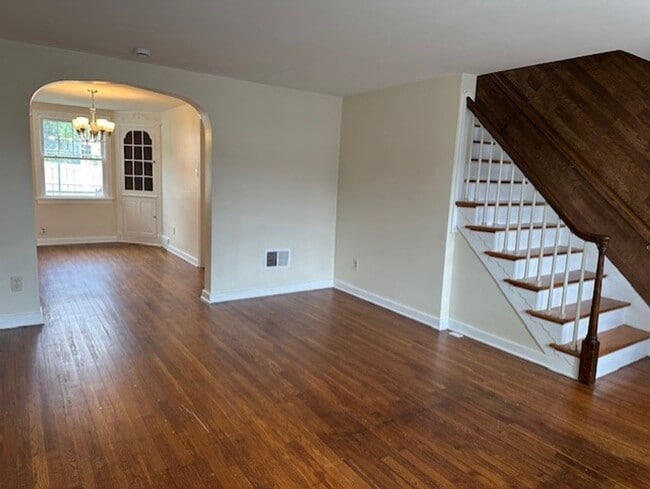 Photo - 2428 Mercer St