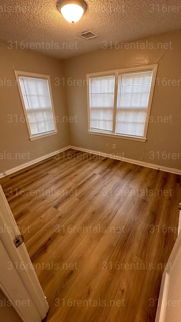 Photo - $950 - 2 bed 1 bath - Beautiful single family home*COMING SOON*