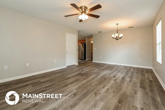 Photo - 8439 Hewitt St