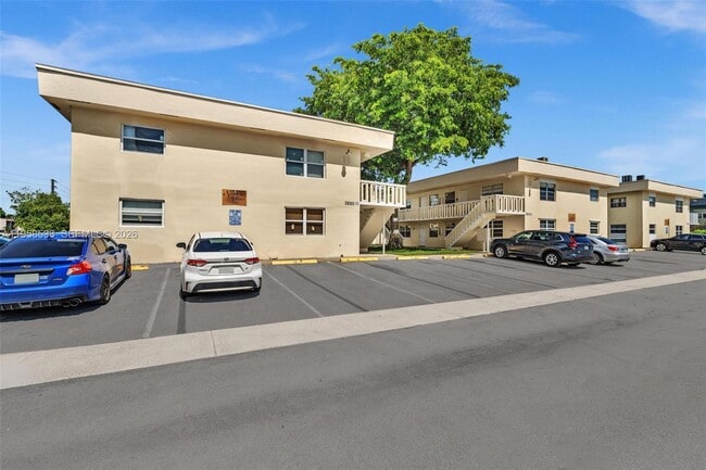 Building Photo - 3660 SW 60th Ave Unit 2