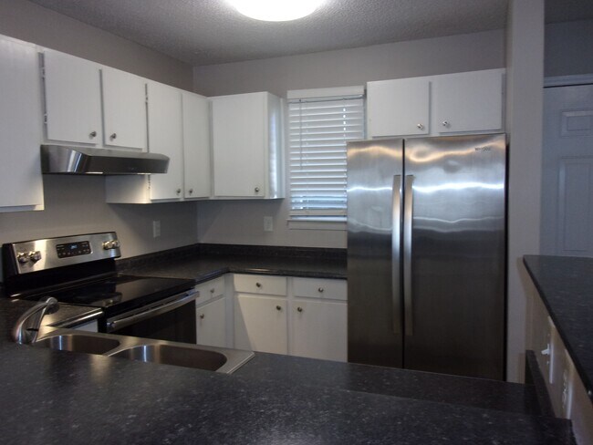 Photo - 1711 Eagles Pl