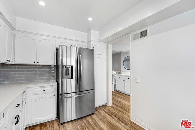 Photo - 4415 Saugus Ave Unidad 209