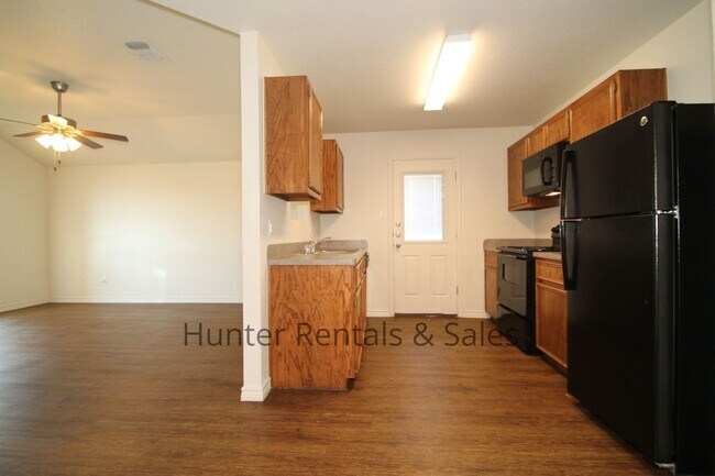 Photo - 1505 Justin Lp