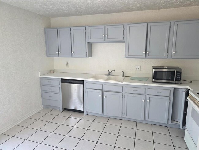 Photo - 637 Sinclair Dr