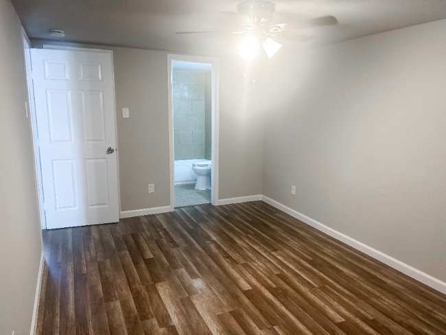 2432 W Little York Rd