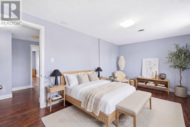 Photo - 262 Kenora Ave