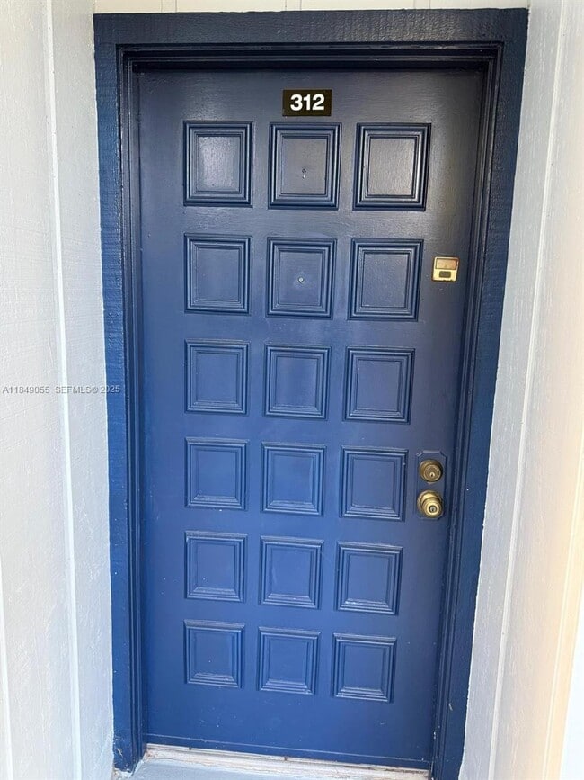 Building Photo - 10825 SW 112th Ave Unit 312