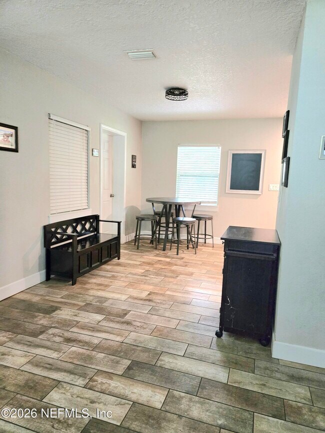 Photo - 615 Luna Ct
