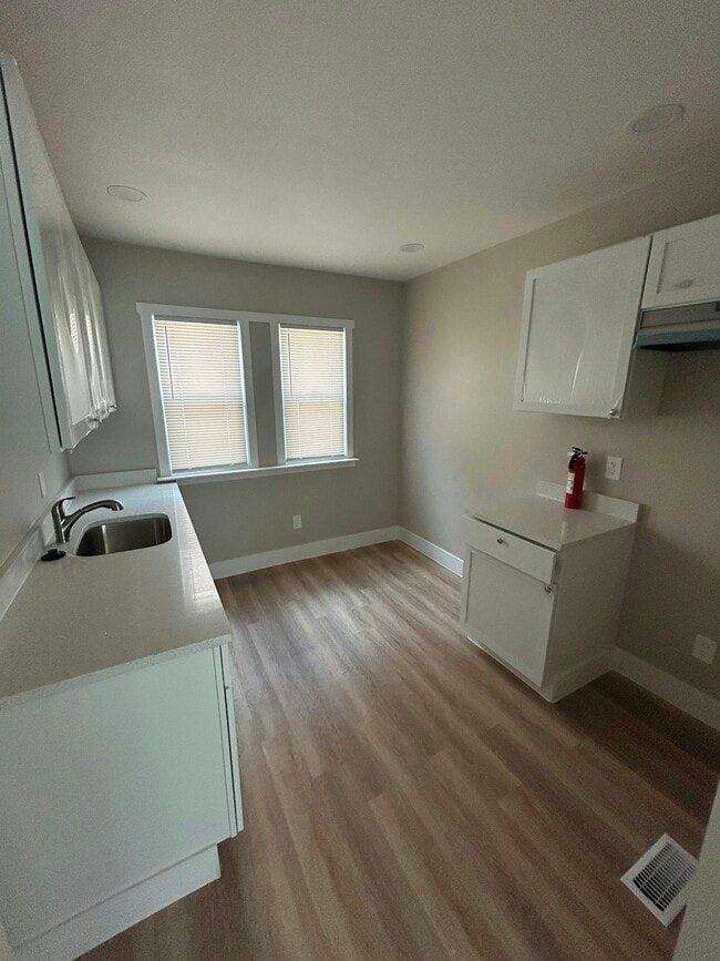 13723 Mapleridge St Unit 1st Floor