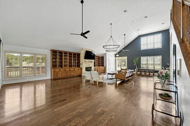 Photo - 211 Moore Ln
