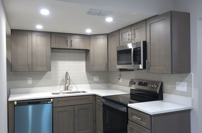 Photo - 810 W Anderson St