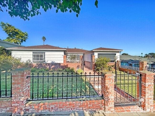 Photo - Beautiful 3BD/2BA W/ Private Pool, Garage, and A/C in Ocean Beach!