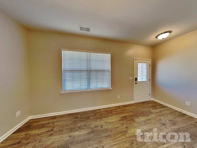 Photo - 150 King William Dr