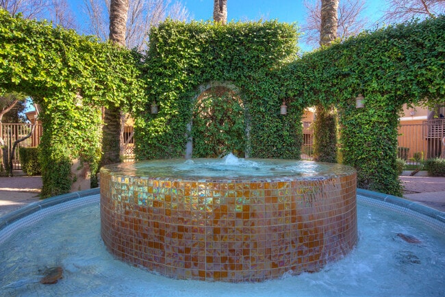 Pool Fountain - La Borgata Rental
