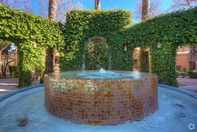 Pool Fountain - La Borgata Rental