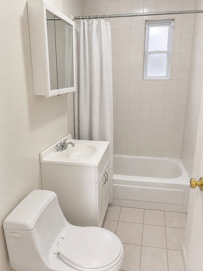 132 1/2 Oxford St. Unit 1