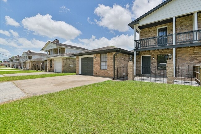 Photo - 4512 Avenue L