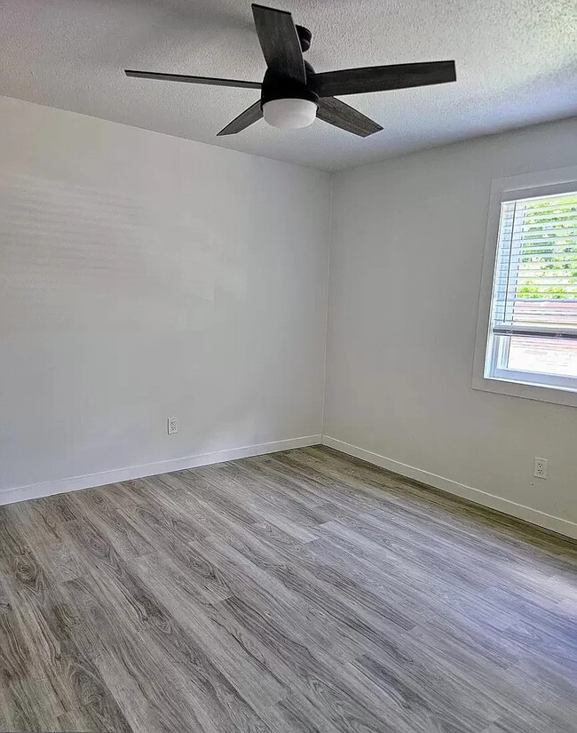 Photo - 177 Peyton Pl SW