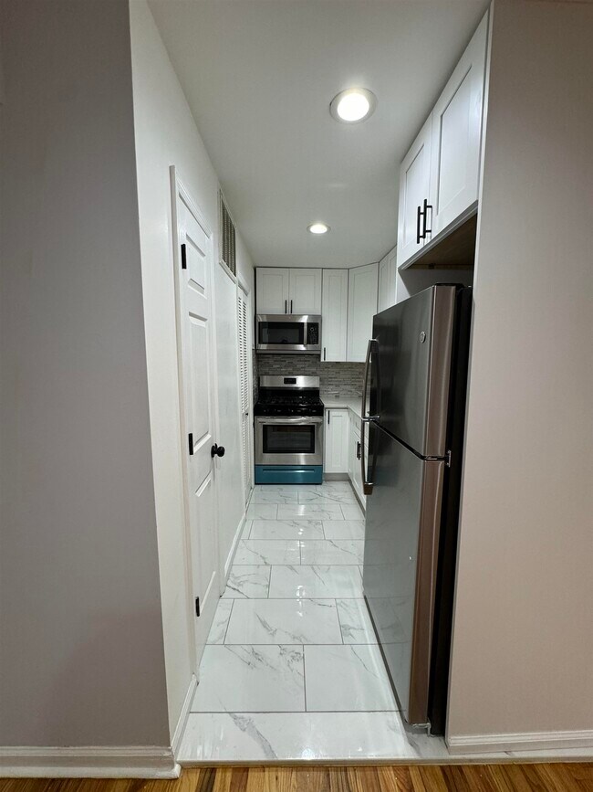 Photo - 384 Palisade Ave Unidad 3F