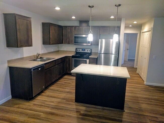 Photo - Waterside Apartments
