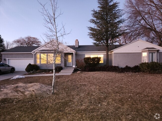 Building Photo - Spacious 5 Bd 2.5 Bath Home in Millcreek