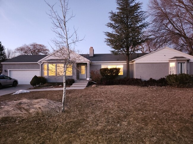Spacious 5 Bd 2.5 Bath Home in Millcreek - Spacious 5 Bd 2.5 Bath Home in Millcreek