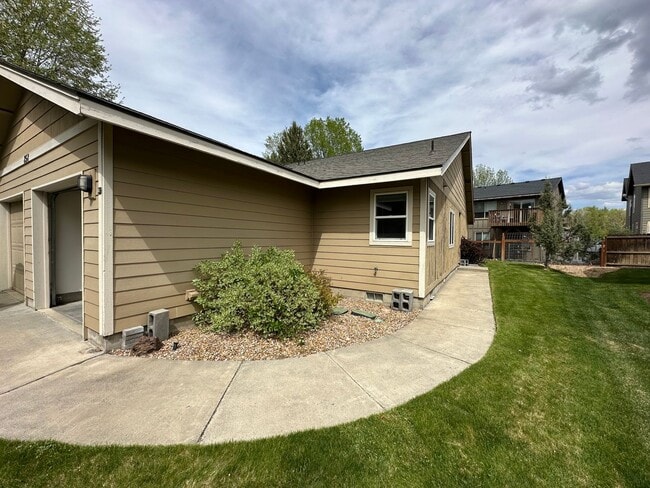 Photo - 858 NE Hidden Valley Dr Apartment Unit #2