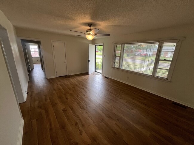 Photo - 128 N Leland Dr