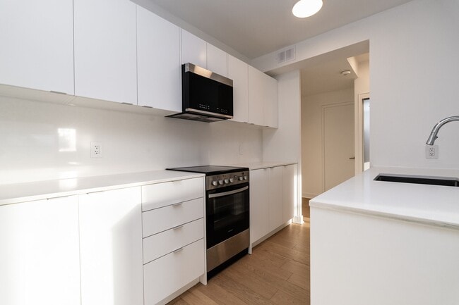 Building Photo - 111 Lawton Blvd Unit 704