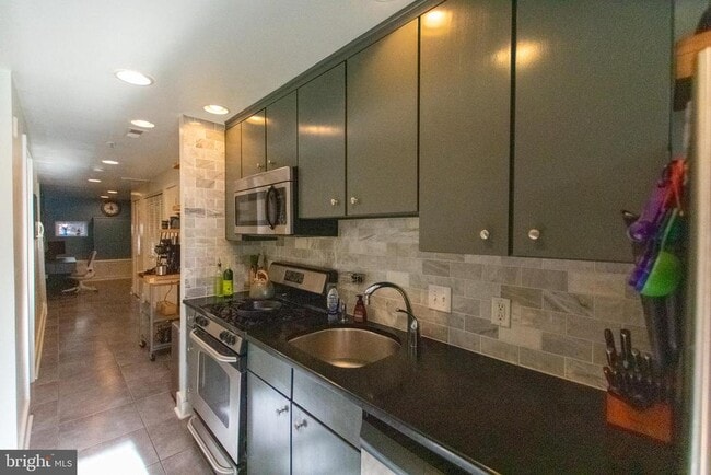 Photo - 1814 Christian St Unit 1