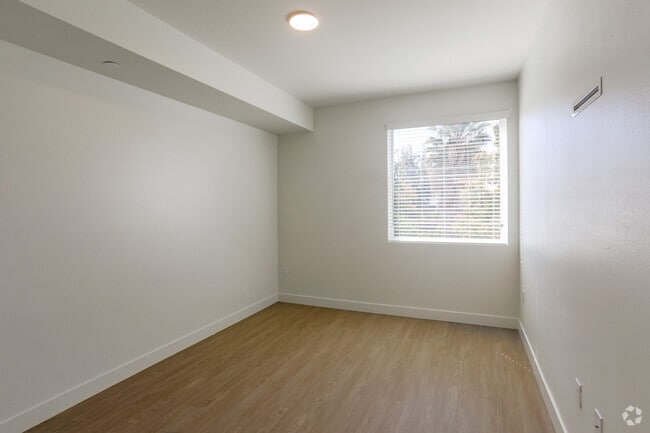 1BR, 1BA - 543SF - Bedroom