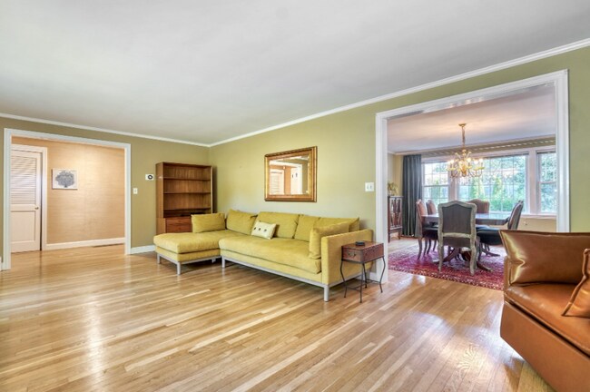 Photo - 65 Sherburne Rd S