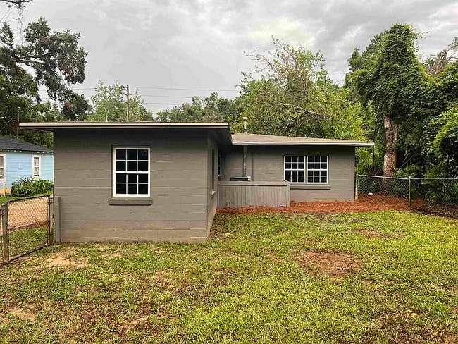 1240 Levy Ave
