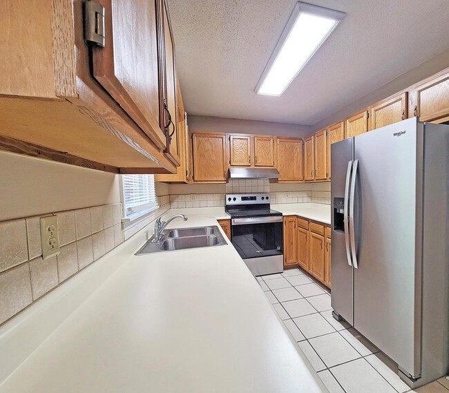 Photo - 807A Edgemont Terrace SW