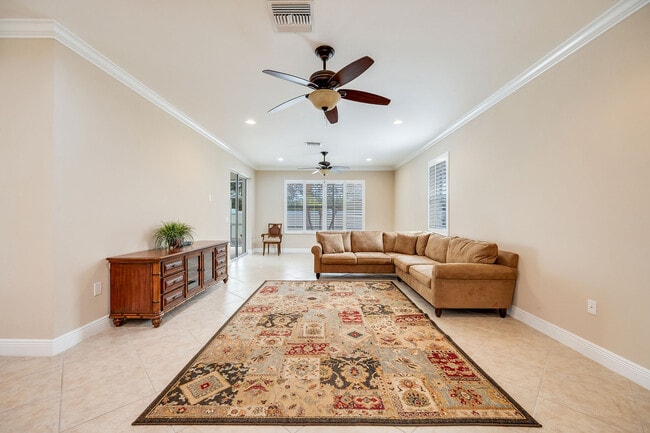 Photo - 13430 Kent St